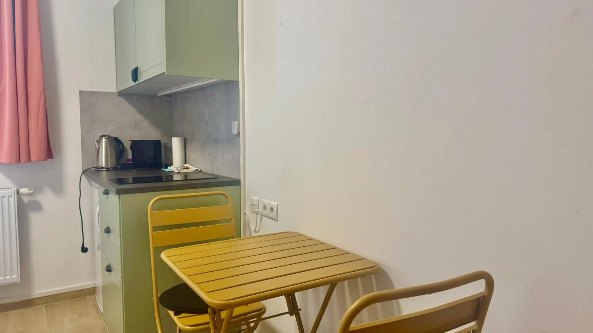 K10 Suite Apartments With Fitness & Parking
