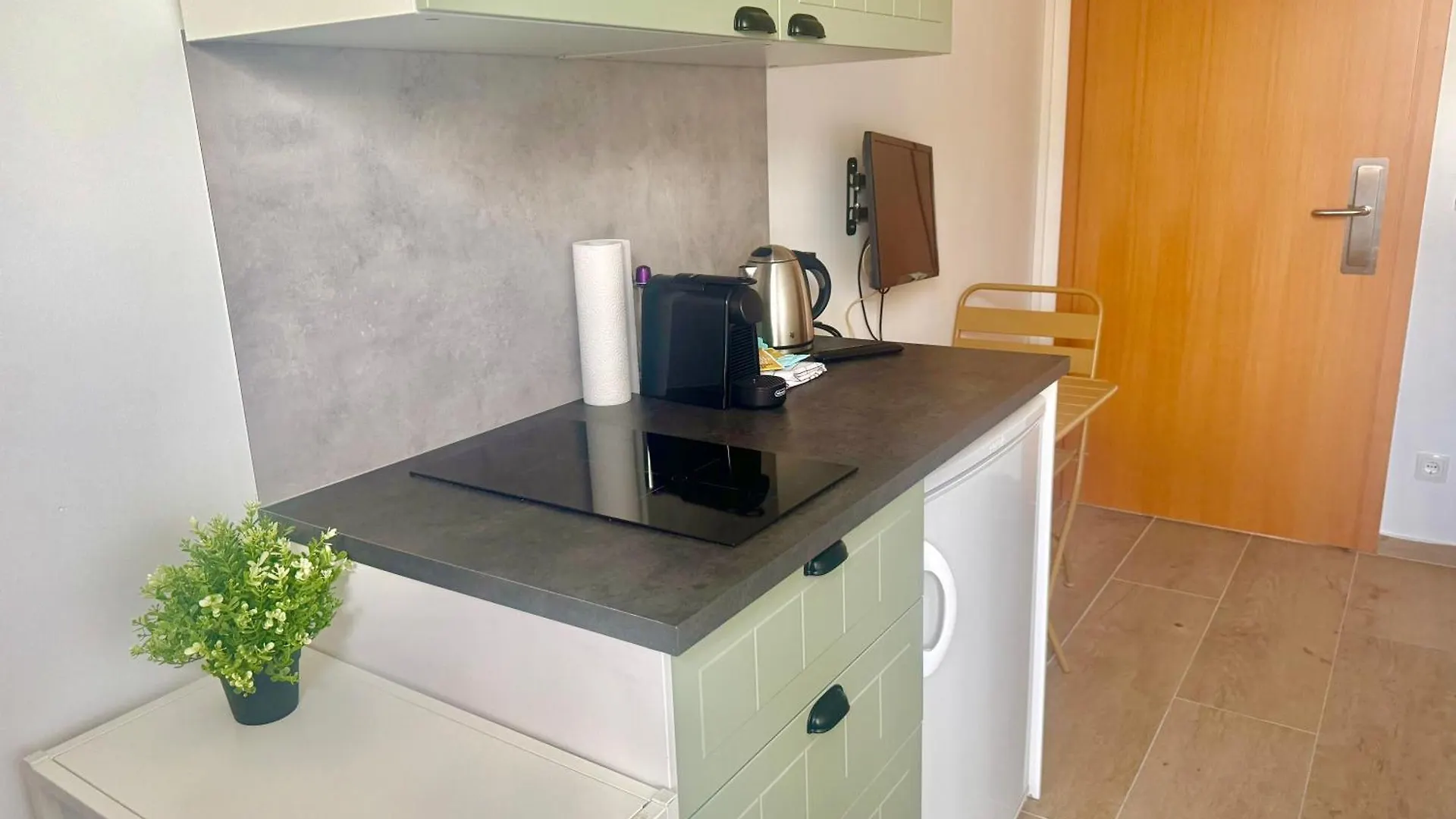 K10 Suite Apartments With Fitness & Parking